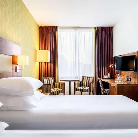 Mercure Centre Hotel 4*