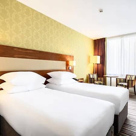 Mercure Centre Hotel 4*