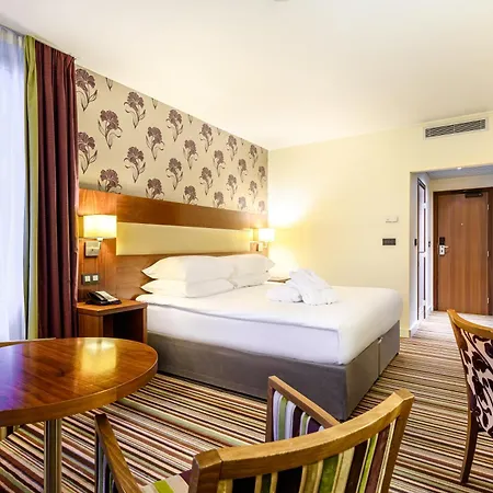 Mercure Centre Hotel