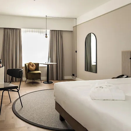 Отель Blooma Centre - Accor Handwritten Collection 4*