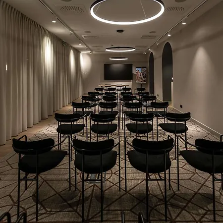 Blooma Centre - Accor Handwritten Collection