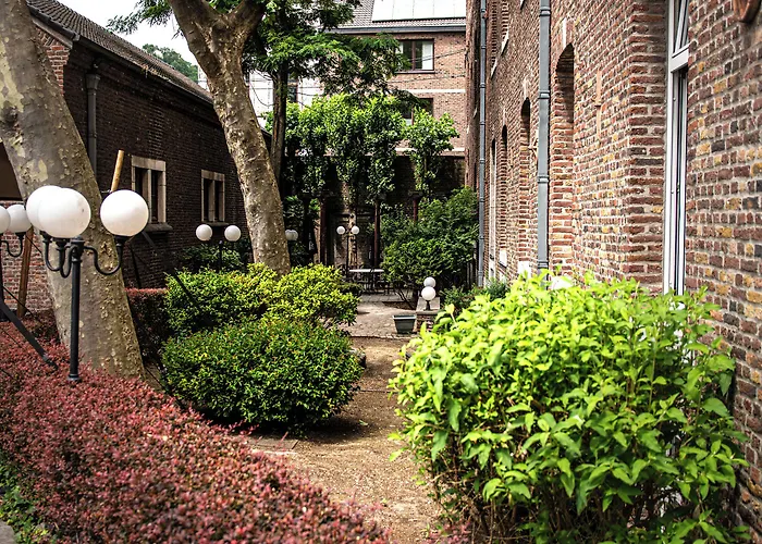 Blooma Centre - Handwritten Collection 4*